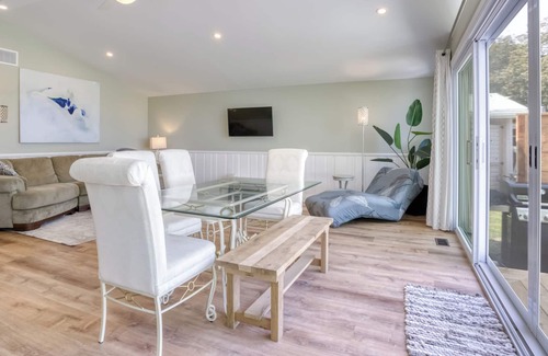 Lighthouse Cove Cottage | Fully renovated lakefront cottage on lake St. Clair in Lighthouse Cove, ON