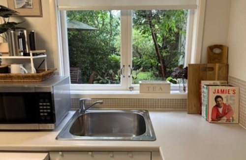 Kenmore Apartment | Fully self-contained 2 bed apartment. Walk to restaurants and cafes.