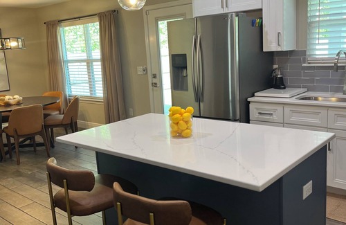 Northeast Pensacola House | Fully Stocked 3 bed/2 Bath Modern Home w/Lots of Parking & Close to Everything.