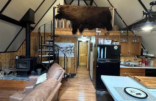 Rapid City Cabin | Fun 3-bedroom cabin Close to Keystone, Hill City, Rushmore, Pactola & ATV Trails