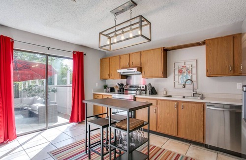 Oxbow House | Fun House near Fiesta Tx UTSA Pet-Friendly Getaway