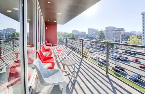 University District House | 🔷Fun Micro-Unit w/ Garage Parking Near High St. | Jacuzzi, Fitness Gym, WiFi, +