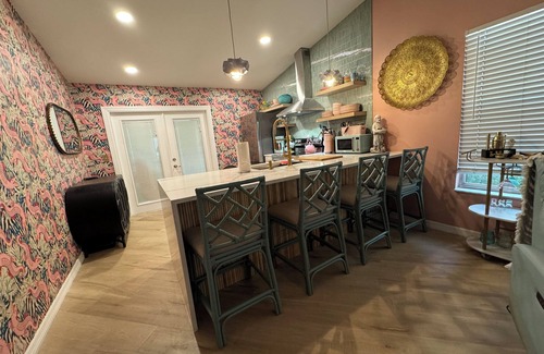 Kissimmee Condo | Fun Open-Concept 2 Bedroom/2 Bathroom Condo w/Screened Porch. 10 Min from Disney