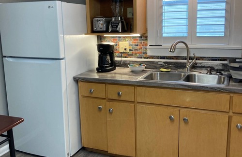 South Pensacola Cottage | Fun Quirky Cottage for 1 or 2-short drive to the beach