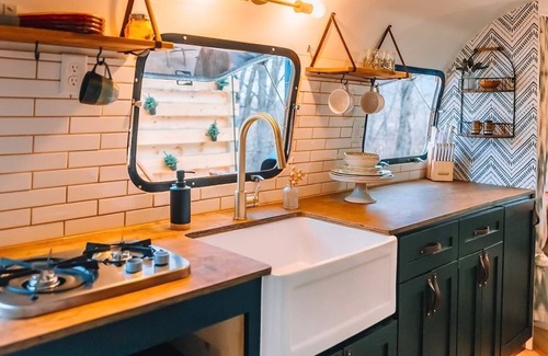 Laurelville Apartment | Fun Vintage Airstream with AC, Hot Tub, and View