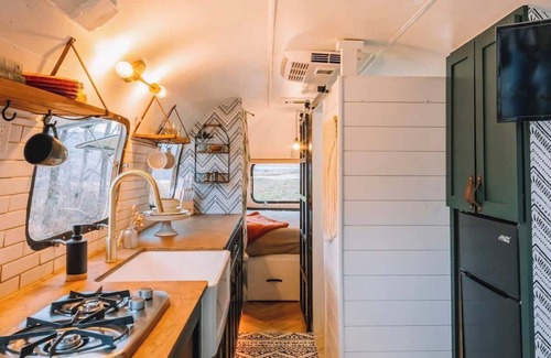 Laurelville Apartment | Fun Vintage Airstream with AC, Hot Tub, and View