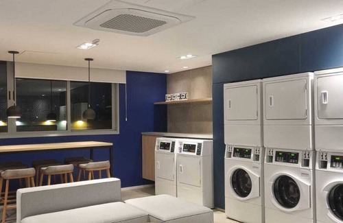 Sao Paulo Apartment | Functional studio 300m from the Santos-Imigrantes subway station. Building with Swimming Pool and Gym