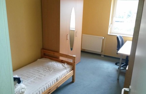 Boenningstedt House | Funktionales Zimmer in ruhiger Lage, dennoch in 25 Min in HH City