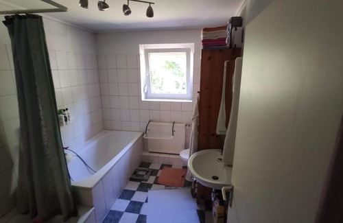 Boenningstedt House | Funktionales Zimmer in ruhiger Lage, dennoch in 25 Min in HH City