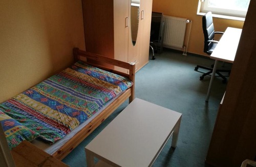 Boenningstedt House | Funktionales Zimmer in ruhiger Lage, dennoch in 25 Min in HH City