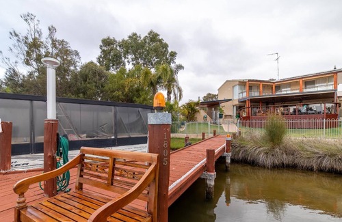 South Yunderup House | Funland, Family Home On The Canals Mandurah