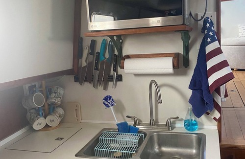 St. Augustine Boat Rental | Funshine - A classic 2-bedroom, 1.5 bath, yacht in delightful St. Augustine.