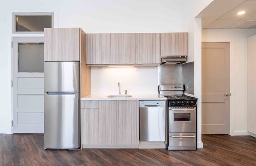 Altoona Apartment | Furn 2nd Flr 1-BR apart 8 mins to UPMC convenient location near downtown Altoona