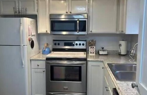 Medford House | Furnished 2 bed, 1.5 bath, fenced patio condo