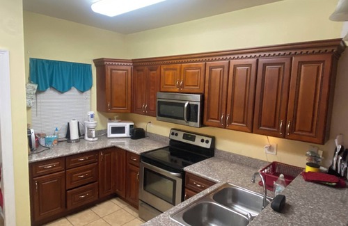 Broadmoor House | Furnished 2bedroom 1BA house with WiFi and central AC in wonderful New Orleans!