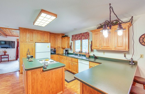 Custer House | Furnished Deck, Black Hills View: 'Lazy U' Retreat