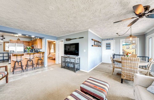 Mukwonago House | Furnished Deck w/Views: Mukwonago Lake House!