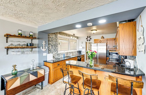 Mukwonago House | Furnished Deck w/Views: Mukwonago Lake House!