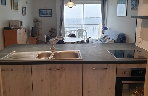 Saint-Vaast-la-Hougue Apartment | Furnished apartment in Saint Vaast la Hougue with feet in the water