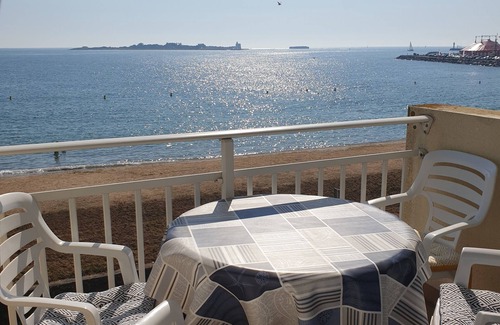 Saint-Vaast-la-Hougue Apartment | Furnished apartment in Saint Vaast la Hougue with feet in the water