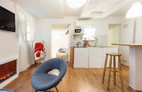 Old Town Apartment | Furnished studio in the heart of the Old Town. 2 minutes from the beaches!