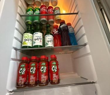 Cavinti Apartment | FYLL Homes - Ysabella Suite Stylish Art Deco 1-Bed Apartment with FREE Parking Near Pagsanjan Falls & Caliraya