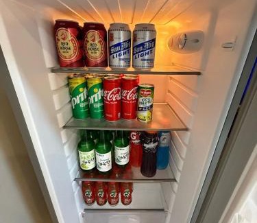 Cavinti Apartment | FYLL Homes - Ysabella Suite Stylish Art Deco 1-Bed Apartment with FREE Parking Near Pagsanjan Falls & Caliraya