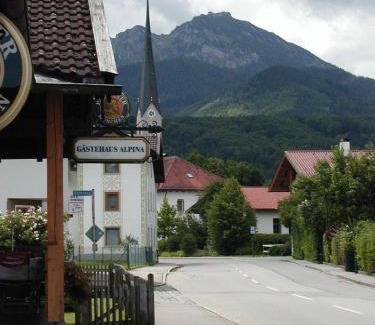Bergen House | Gästehaus Alpin - inkl. Chiemgau-Karte