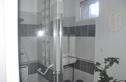 Saint-Sauveur-d'Emalleville House | Gîte l'orangerie du Château d'Emalleville