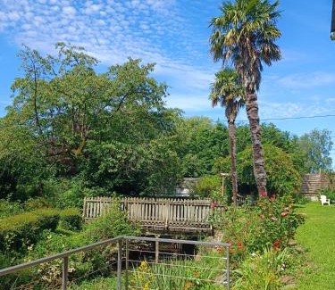 Amanlis House | Gîte à côté de " la Java bleue" en bord de rivière