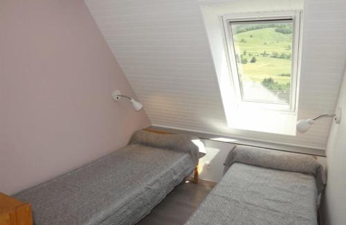 Le Claux Apartment | Gîte 19 confortable avec terrasse privée et vue sur le Puy Mary Cantal