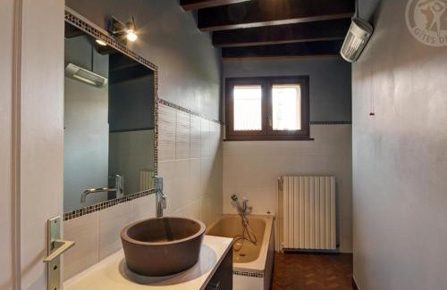 Les Salles House | Gîte 3 épis, 4 pers, animaux admis, jardin et terrasse - FR-1-496-161