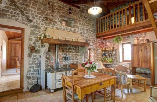 Essertines-en-Chatelneuf House | Gîte 6 personnes avec terrasse en pleine nature - FR-1-496-16