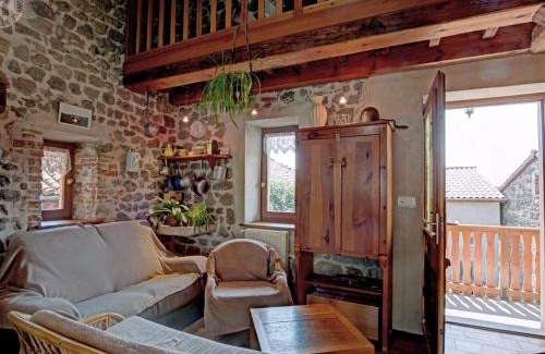 Essertines-en-Chatelneuf House | Gîte 6 personnes avec terrasse en pleine nature - FR-1-496-16