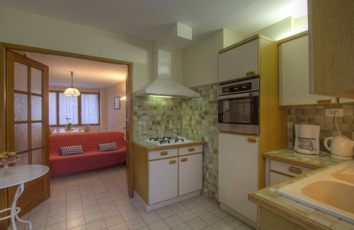 Ambronay House | Gîte Agréable, Situé au Pied des Monts du Bugey. De Nombreuses Possibilités de Promenades et de Visi