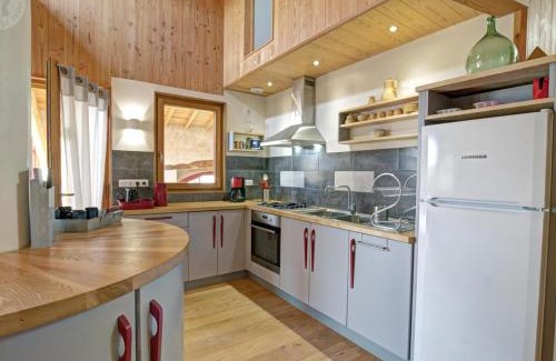 Verrieres-en-Forez House | Gîte authentique avec terrasses spacieuses à Verrières-en-Forez - FR-1-496-327