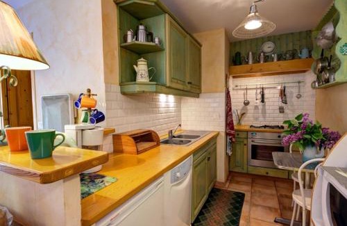 Marols House | Gîte authentique à Marols pour 6 personnes, jardin privé - FR-1-496-1