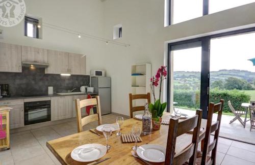 Saint-Heand House | Gîte Authentique avec Poêle à Bois et Jardin à Saint-Héand - FR-1-496-146