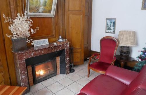 Marlhes House | Gîte authentique du XIIIe siècle avec cheminée et jardin, proche randonnées - FR-1-496-55