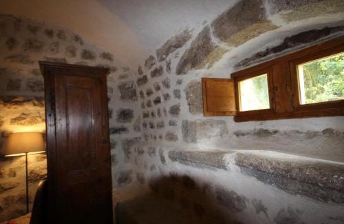 Marlhes House | Gîte authentique du XIIIe siècle avec cheminée et jardin, proche randonnées - FR-1-496-55