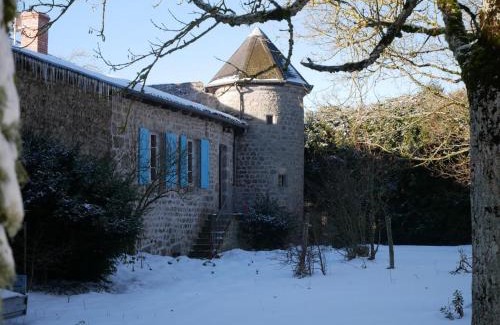 Marlhes House | Gîte authentique du XIIIe siècle avec cheminée et jardin, proche randonnées - FR-1-496-55