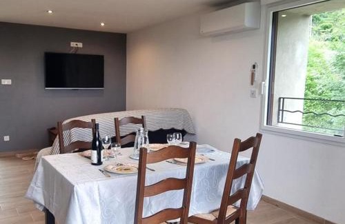 Saint-Chamond House | Gîte avec Terrasse et Animaux Admis près de Saint-Chamond - FR-1-496-324