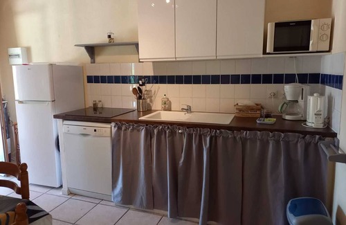 Banne House | Gîte Bleu Le soleil souriant