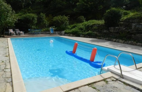 Monoblet House | Gîte Cévennes: Piscine, Lamas, Rivière