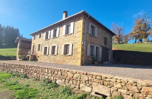 Belmont-de-la-Loire House | Gîte campagnard convivial avec terrasse et animaux acceptés - FR-1-496-304