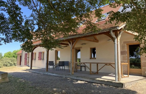 Montbeugny Cottage | Gîte Cerf Ailé in Montbeugny, 14 pers, Pets allowed, Wifi