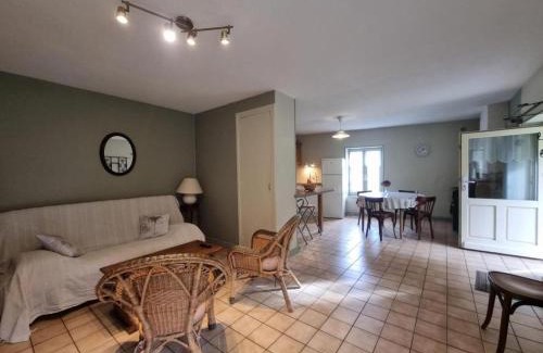 Saint-Didier-sur-Rochefort House | Gîte charmant avec cheminée, terrasse et borne de charge, à Saint-Didier-sur-Rochefort - FR-1-496-12