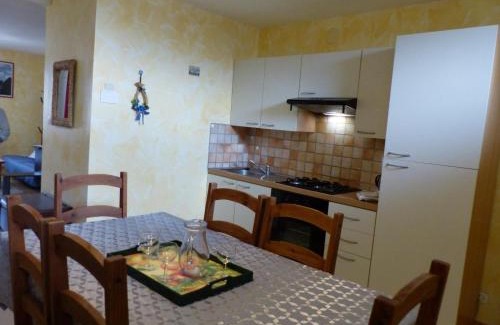 Saint-Palais Apartment | Gîte chaleureux à Saint-Palais avec séjour accueillant - FR-1-489-418