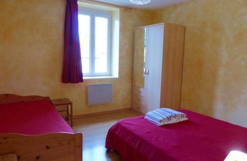 Saint-Palais Apartment | Gîte chaleureux à Saint-Palais avec séjour accueillant - FR-1-489-418