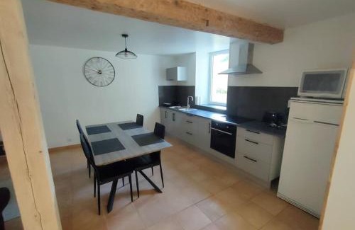 Roquetaillade Apartment | Gîte chaleureux au cœur du village